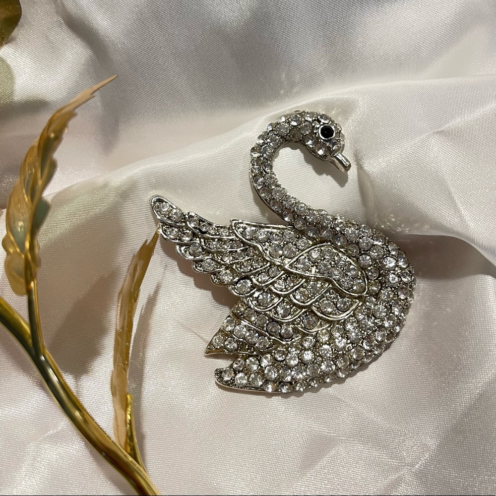 Vintage Crystal Swan Brooch 🦢✨